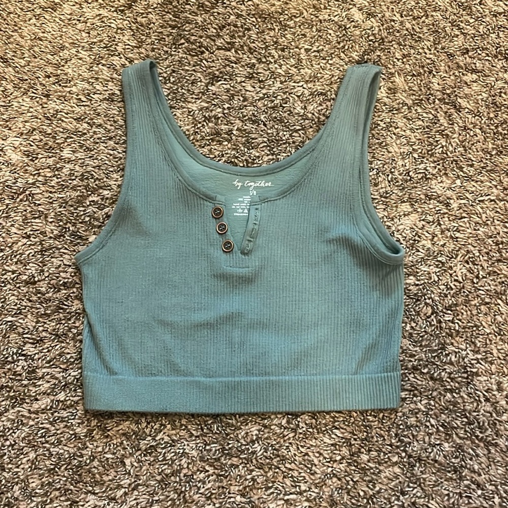 Green cropped tank top